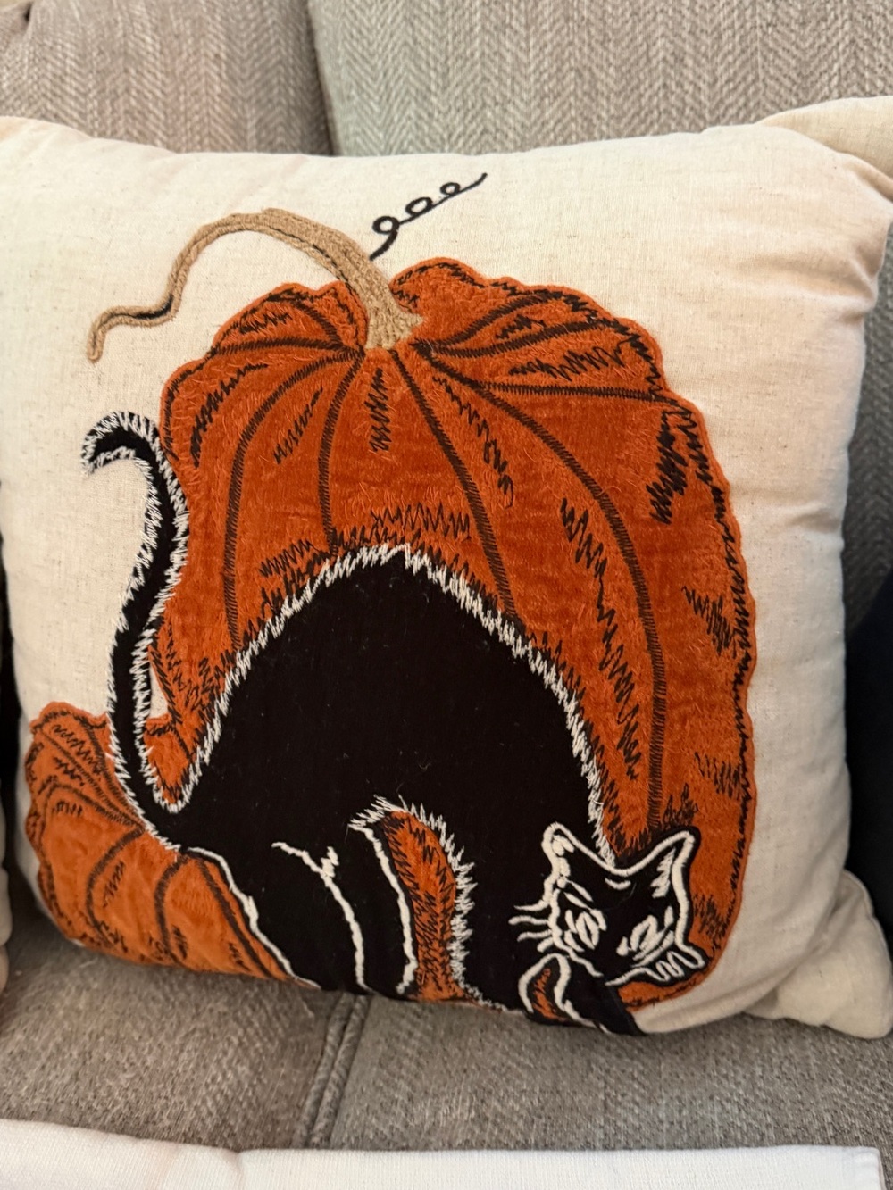 ♥️ Pottery Barn Halloween Pumpkin & Cat Decorative Pillow - Orange, Black, Cream - Picture 4 of 9